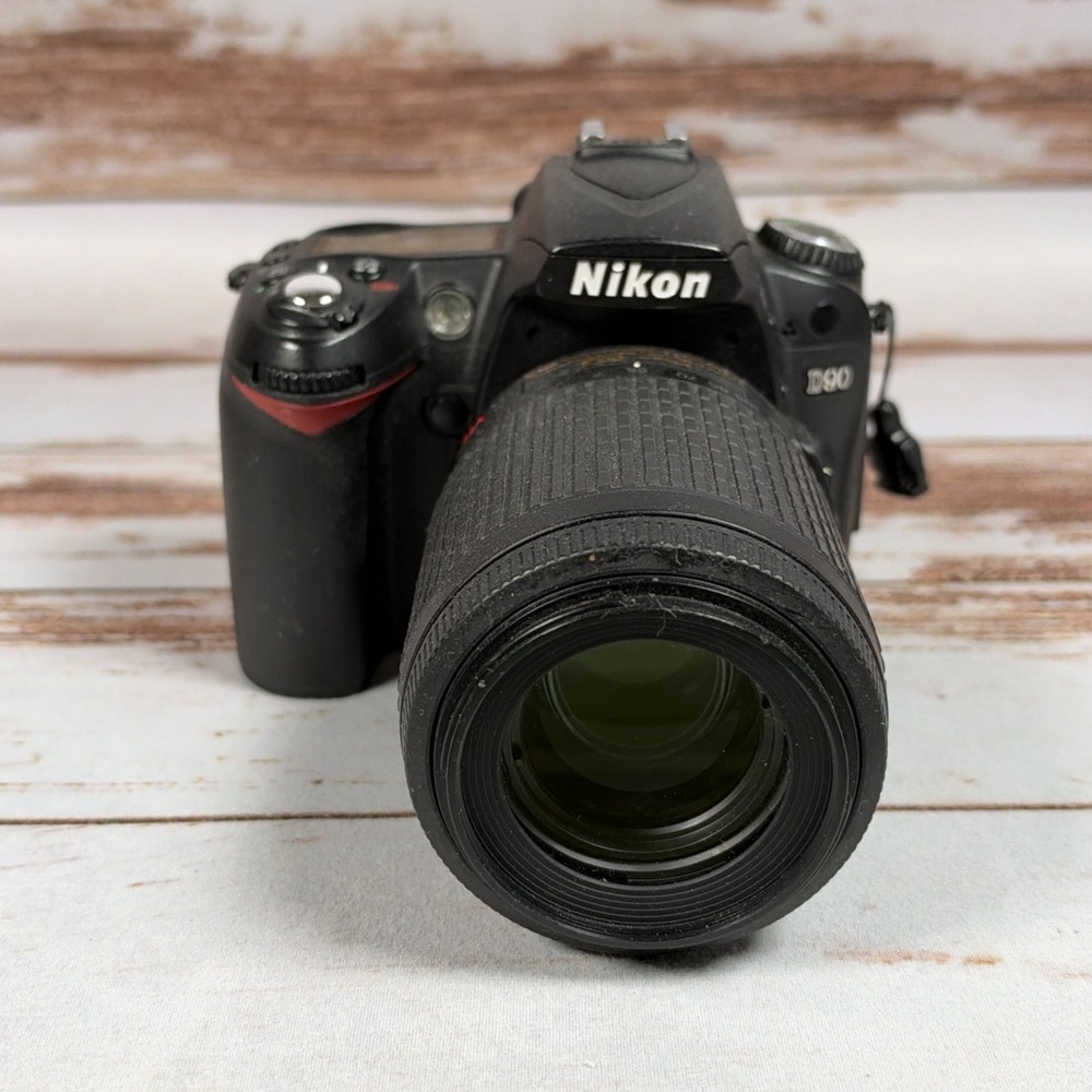 Nikon D90 12.3 MP Digital SLR Camera & 55-200mm VR Lens Bundle Untested As Is